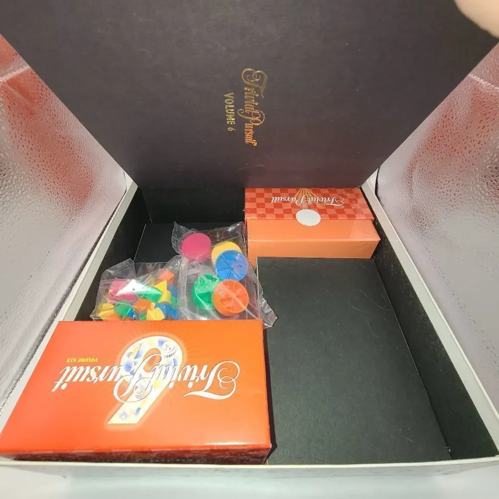 Trivial Pursuit Volume 6 Game - Picture 5 of 5